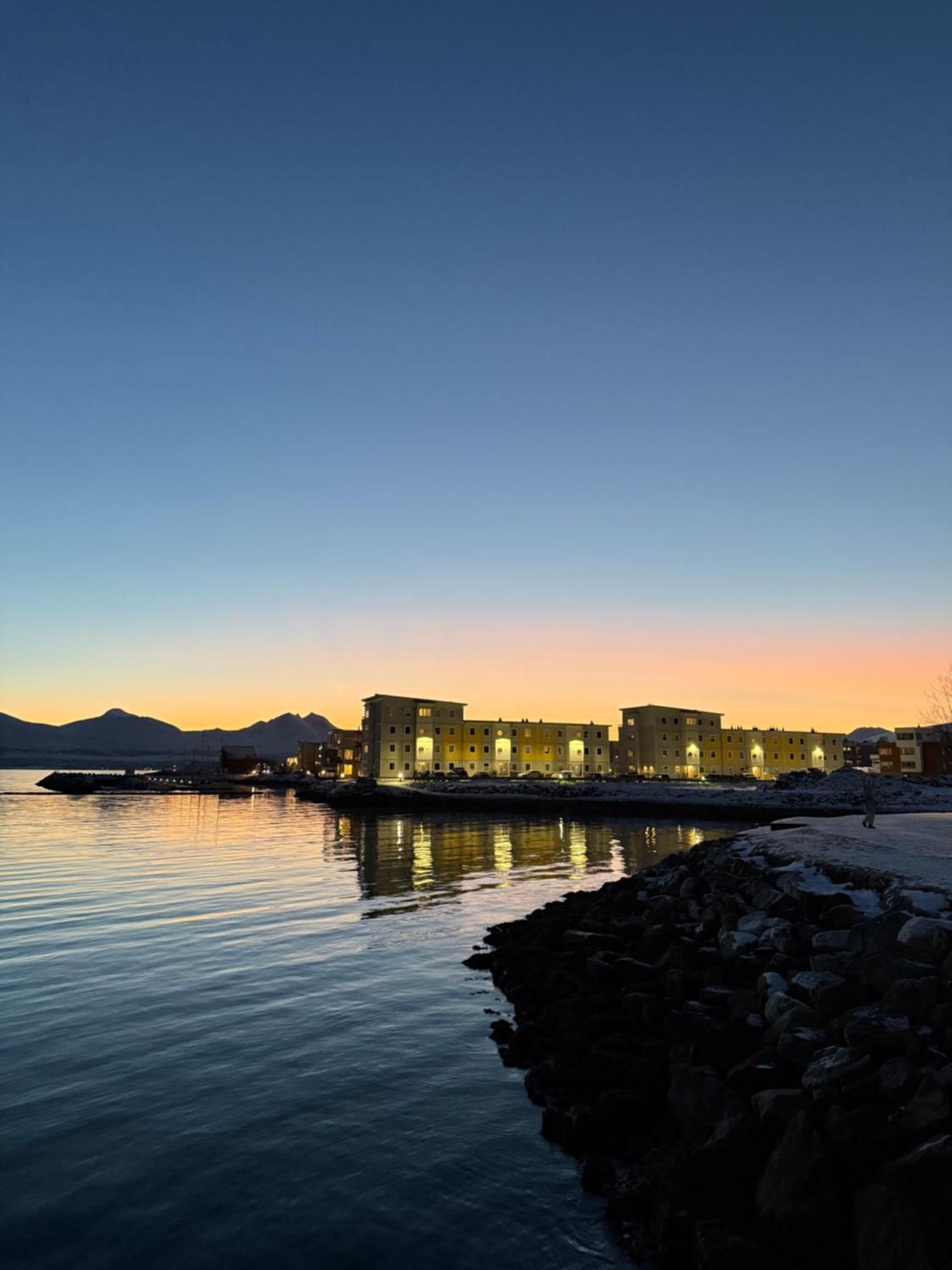 Modern Apartment Nearby City Centrum Tromso Luaran gambar